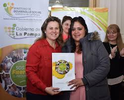 Ministerio de Desarrollo Social entregó créditos y certificados