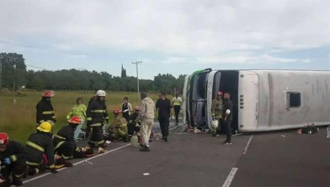 Buenos Aires: Volcó un micro que llevaba chicos a San Clemente del Tuyu