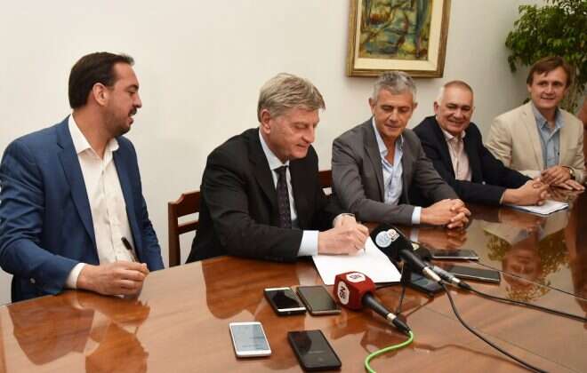 Ziliotto y di Nápoli firmaron un convenio para comenzar con las tareas de saneamiento en Santa Rosa