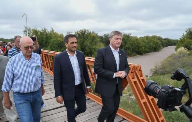 Ziliotto junto a Cabandié en reclamo por el Atuel