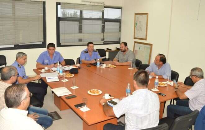 Seguridad coordina acciones para dar cumplimiento al DNU