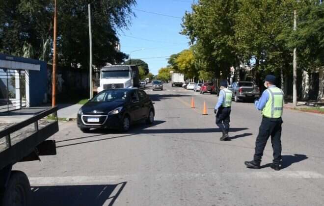 Pasaron a pasiva a seis policías por romper la cuarentena