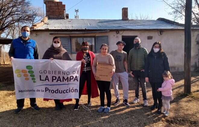 Producción entregó ponedoras en el oeste pampeano