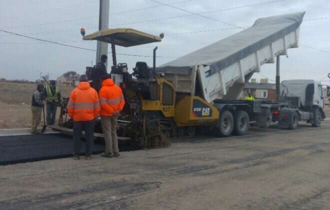 Avanza la ejecución de 165 cuadras de asfalto en Santa Rosa