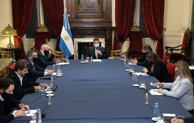 Massa alcanzó un acuerdo con los bloques parlamentarios para las sesiones de Diputados