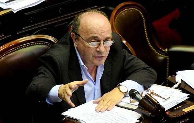 Moreau: “La Corte tomó la decisión de sustituir a los otros poderes del Estado”