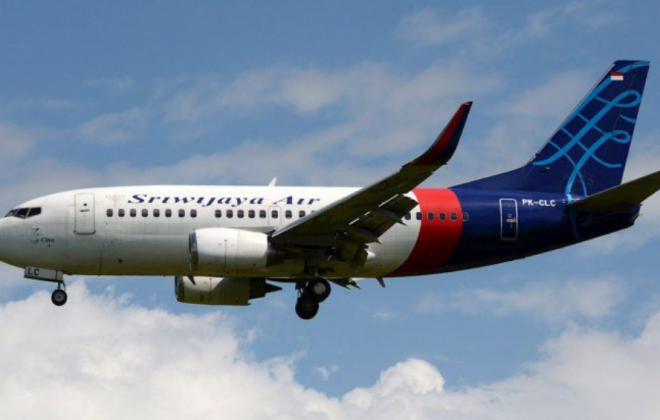 Indonesia confirma un accidente de avión con 62 personas a bordo frente a la costa de Yakarta