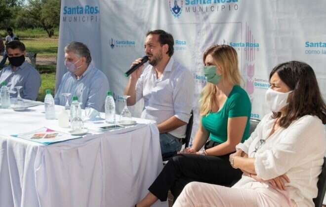 El Gobierno Provincial y el Municipio santarroseño entregaron créditos a emprendedores