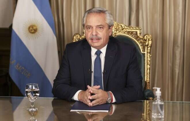 El Presidente llamó a “extremar los cuidados” para que “el Covid no nos vuelva a aislar”