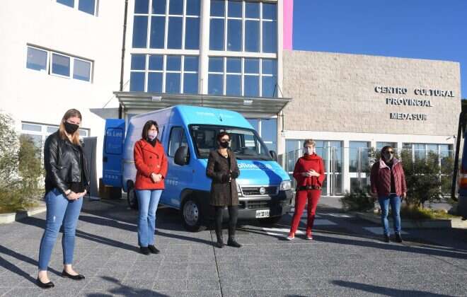 Se entregó el primer Bibliomóvil a la localidad de Intendente Alvear