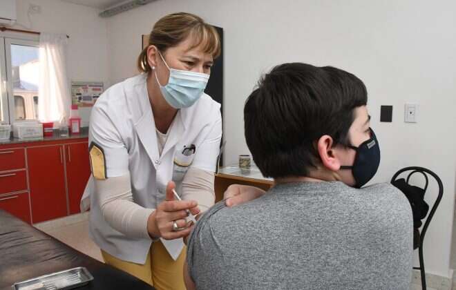 Comenzó la vacunación en adolescentes con condiciones de riesgo