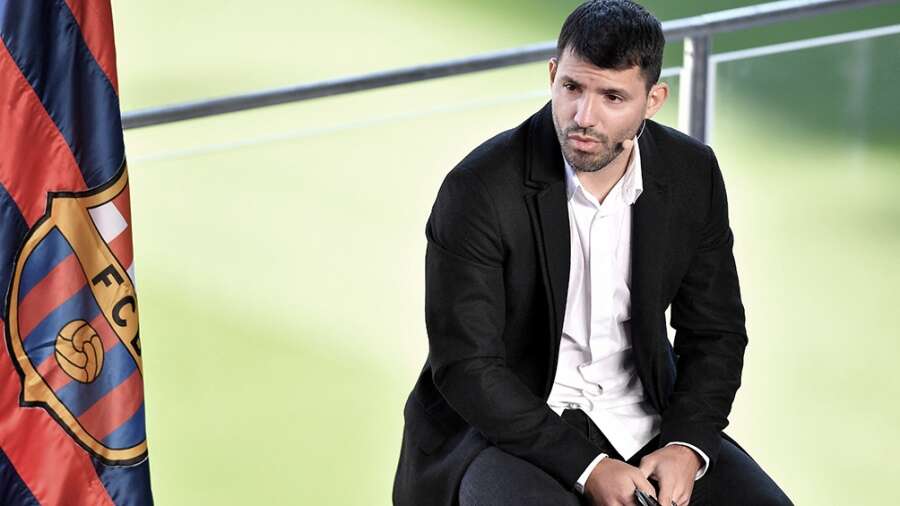 “Kun” AgÃ¼ero se enojó por criticas a Messi y canceló una entrevista con un medio francés