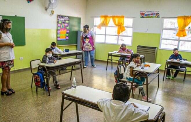 Provincia adelanta ayuda escolar a estatales