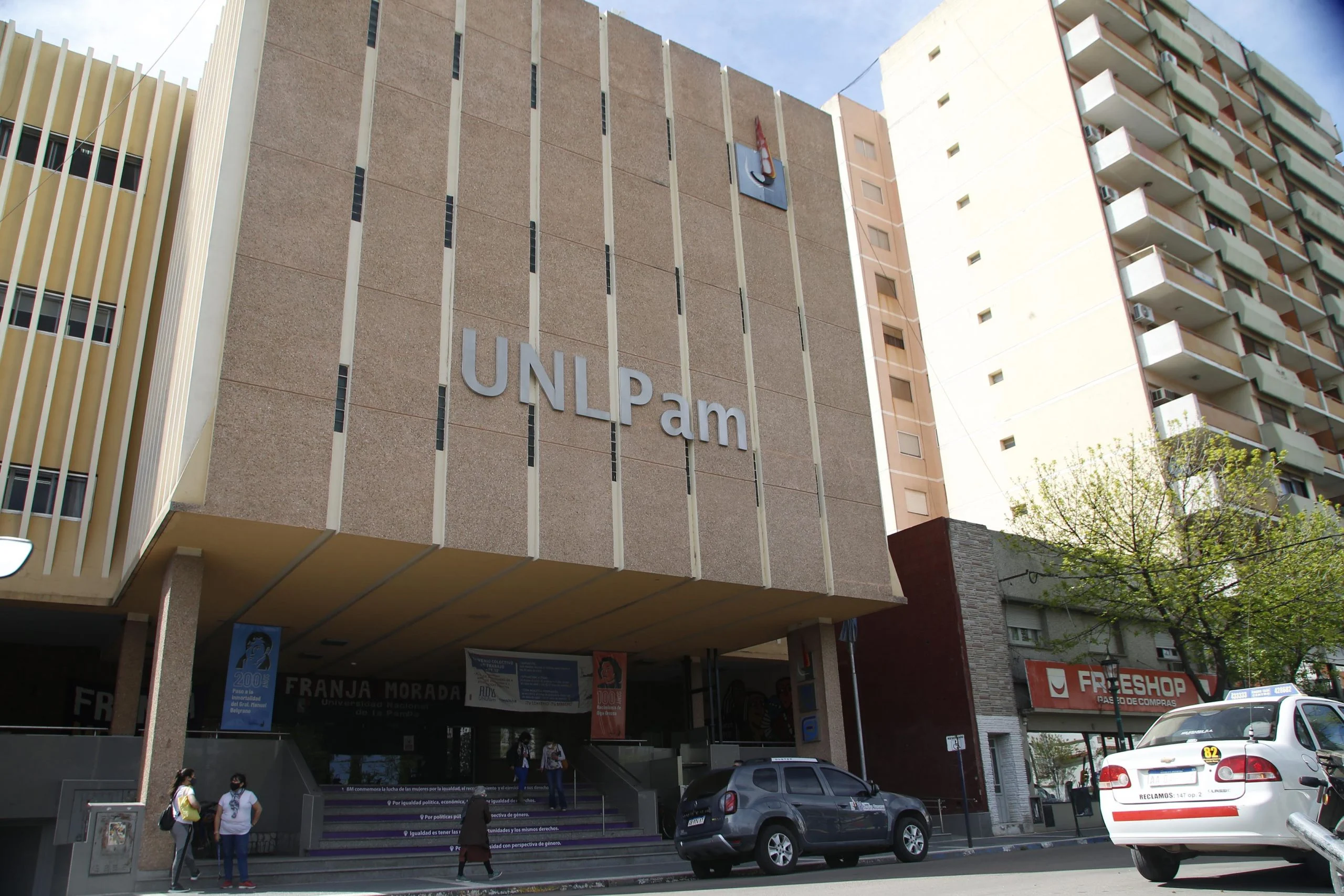 Docentes universitarios anunciaron un paro para el 14 de marzo