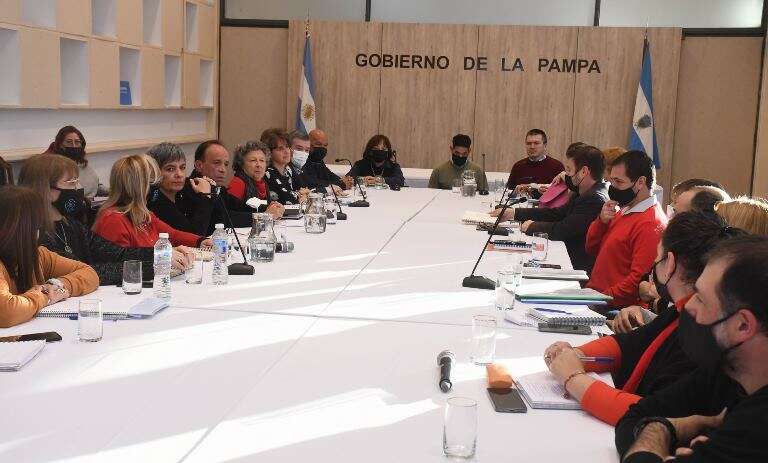Se realizó la primera reunión de la comisión interministerial con los gremios docentes pampeanos