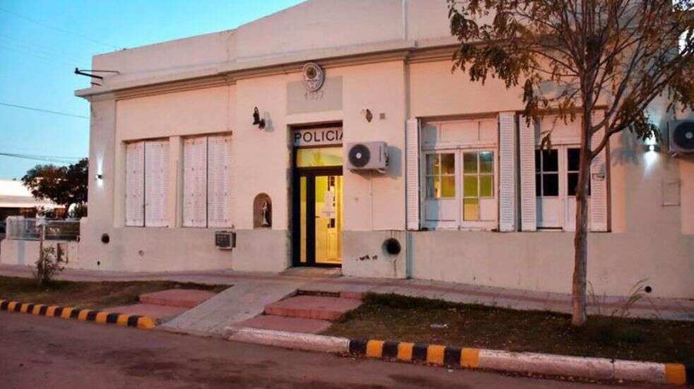 Violencia de género en Toay: Un joven golpeó a su pareja y lesionó a tres policías