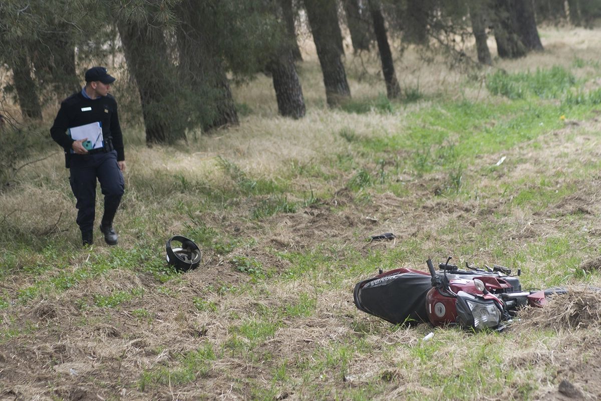 Dos hombres en moto se accidentaron en la ruta NÂº1 y uno se encuentra en estado crítico
