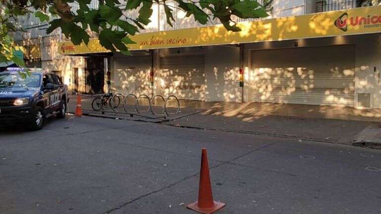 Rosario: Narcos balearon el supermercado de la familia Rocuzzo y dejaron mensaje mafioso, “Messi te estamos esperando”