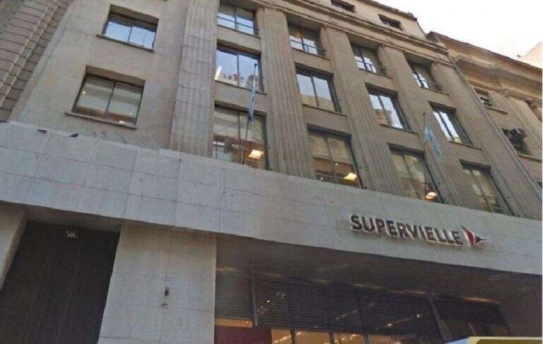 Ordenan allanamientos en 20 bancos por maniobras de empresas contra las reservas