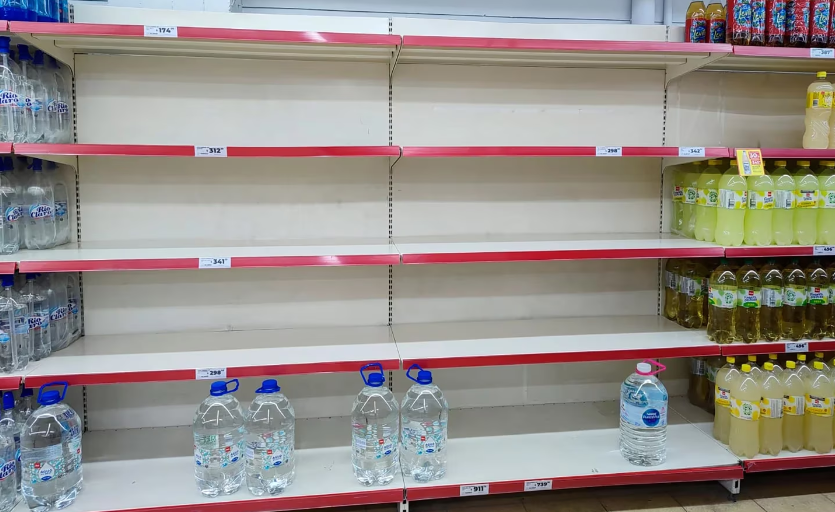 A días de las elecciones, crecen los problemas de abastecimiento en los supermercados