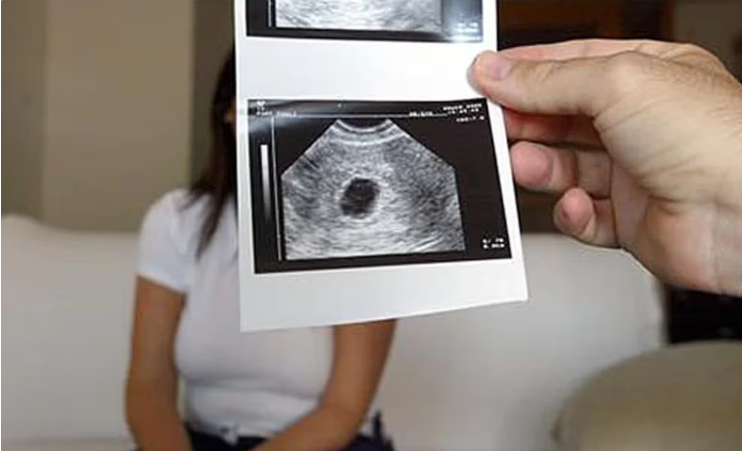 Atender un parto por WhatsApp: una aseguradora privada, condenada por mala praxis por la muerte de un recién nacido