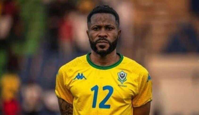 Nunca visto: un jugador de Gabón dijo haber nacido en 1990 y su mamá murió en 1986