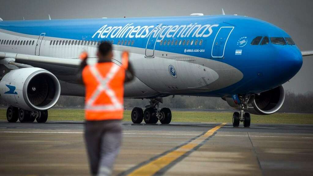 Cientos de vuelos cancelados por un paro del personal aeronáutico