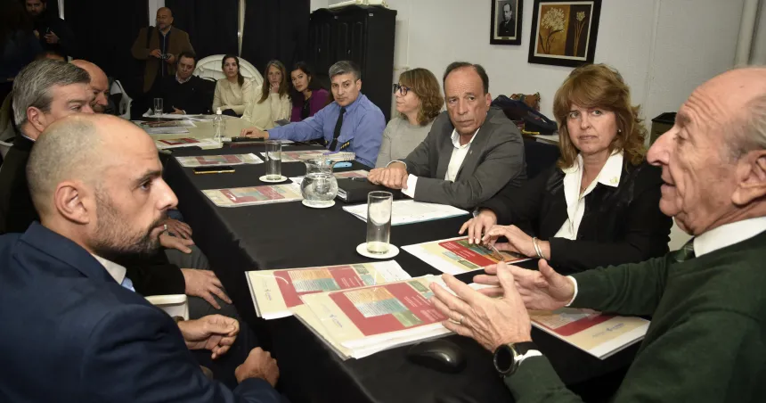 Ministerios se reunieron para optimizar el abordaje socio comunitario de personas en crisis