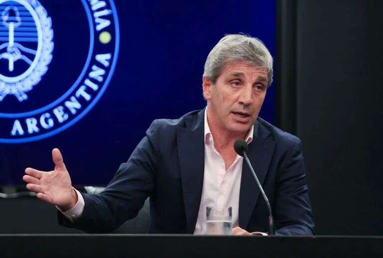 Caputo amenazó con medidas contra una automotriz si aumenta los precios