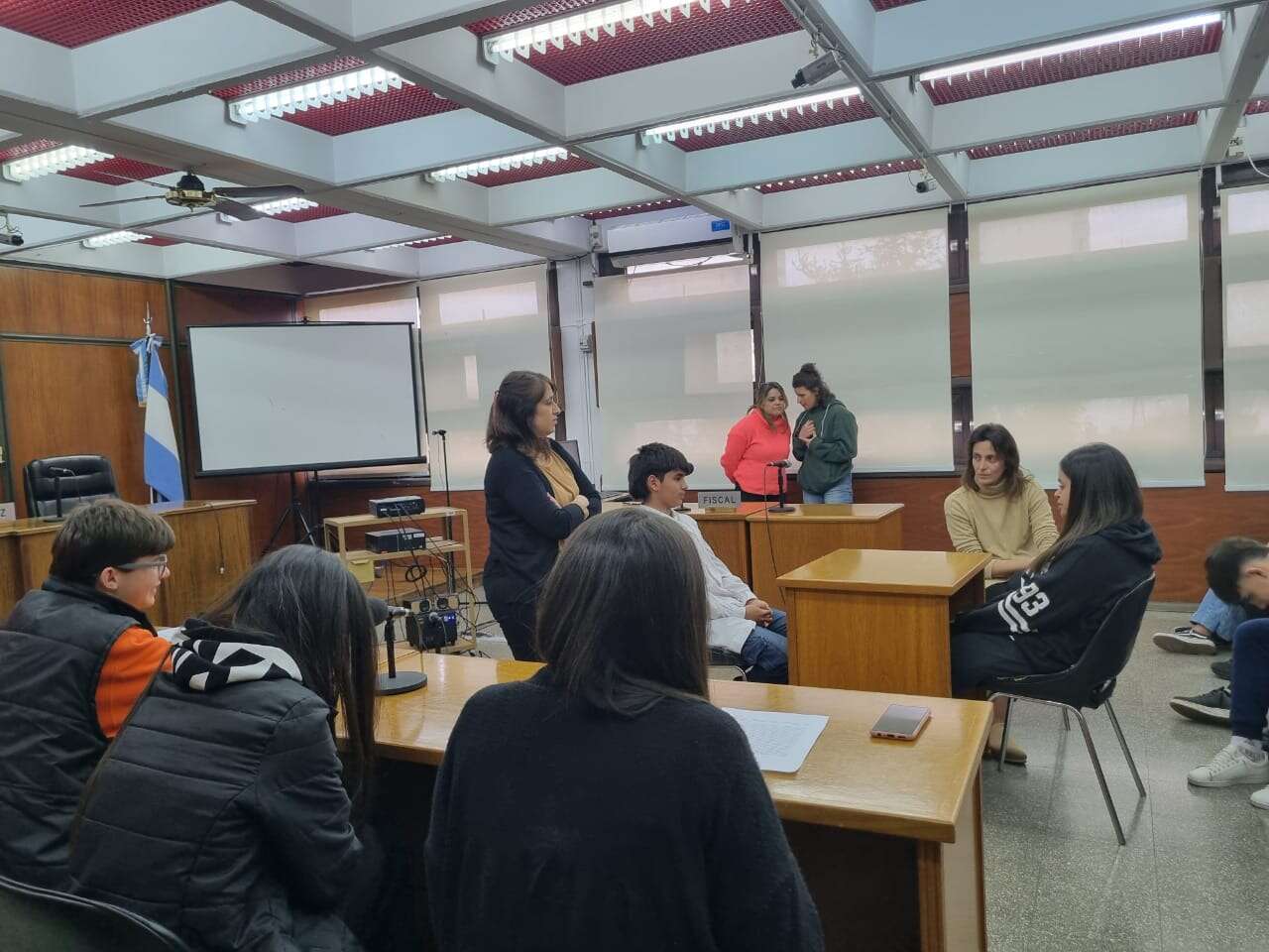 Alumnos de El Salvador participaron de un taller en el Edificio Judicial de General Pico