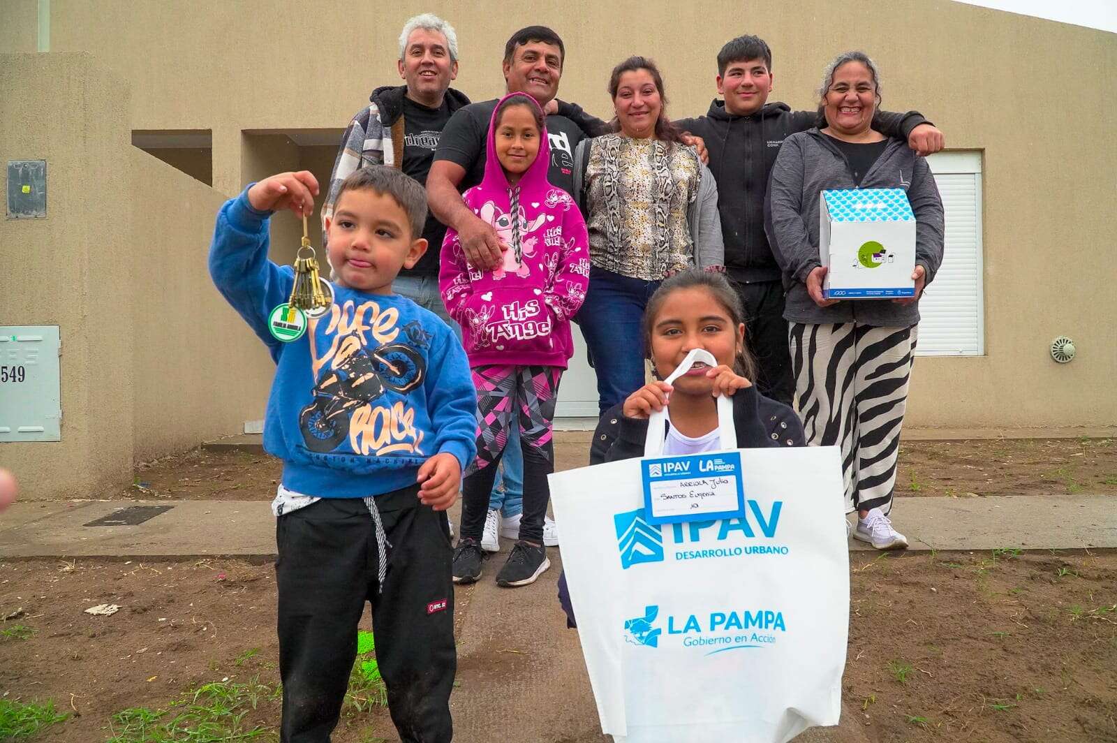 Colonia Santa Teresa: Diez familias recibieron las llaves de sus casas