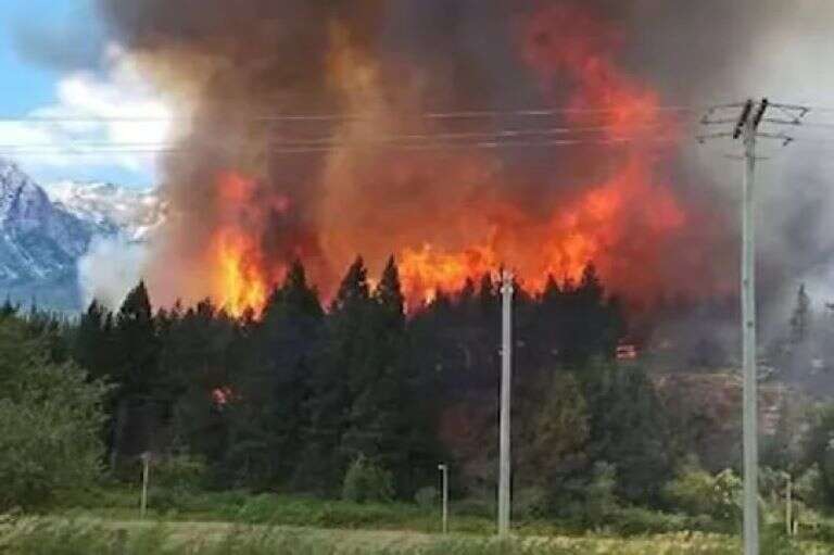 Chubut: Feroz incendio en Epuyén, se consumieron más de 2 mil hectáreas y debieron evacuar 200 viviendas