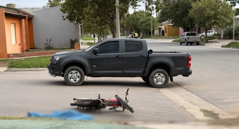 Realicó: Un motociclista perdió la vida al chocar contra una camioneta e impactar la cabeza contra un cordón
