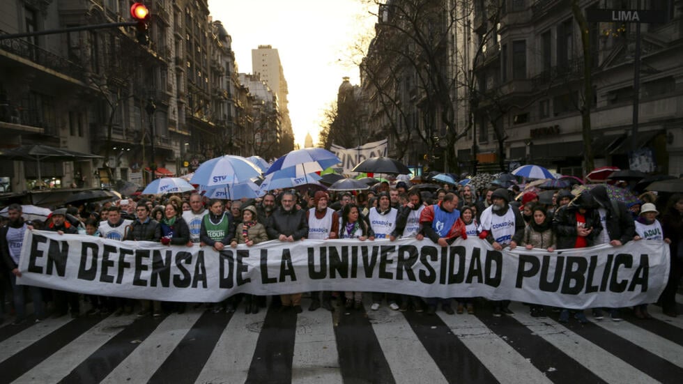 Las universidades públicas anunciaron otro paro por 48 horas por los bajos salariosy el desfinanciamiento