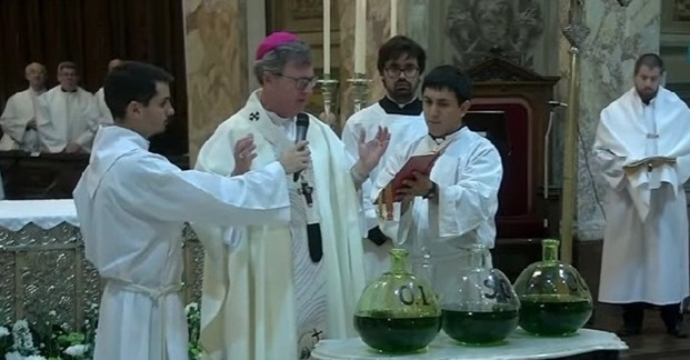 Fuerte mensaje en el Jueves Santo: La Iglesia lavó los pies de los jubilados y pidió una jubilación digna