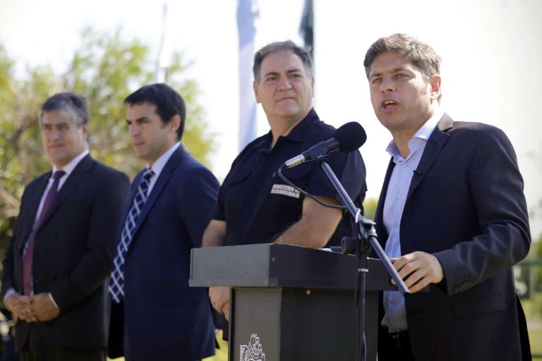 Buenos Aires: prohibirán que circulen dos personas por moto para “prevenir ilícitos”