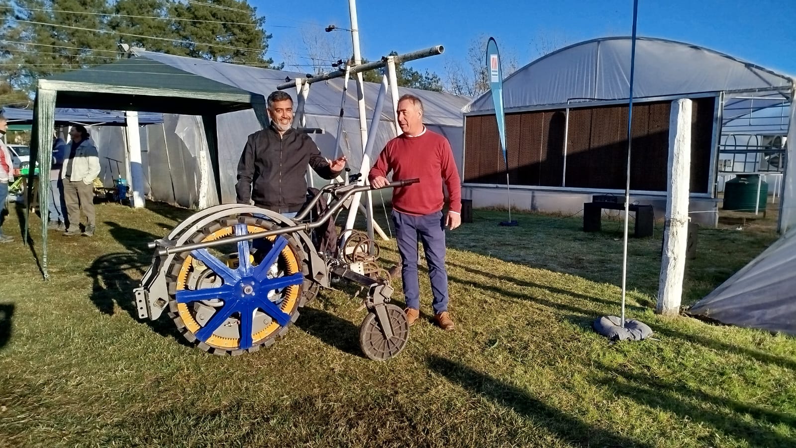 Presentaron en el CERET un microtractor diseñado y construido por el INTA