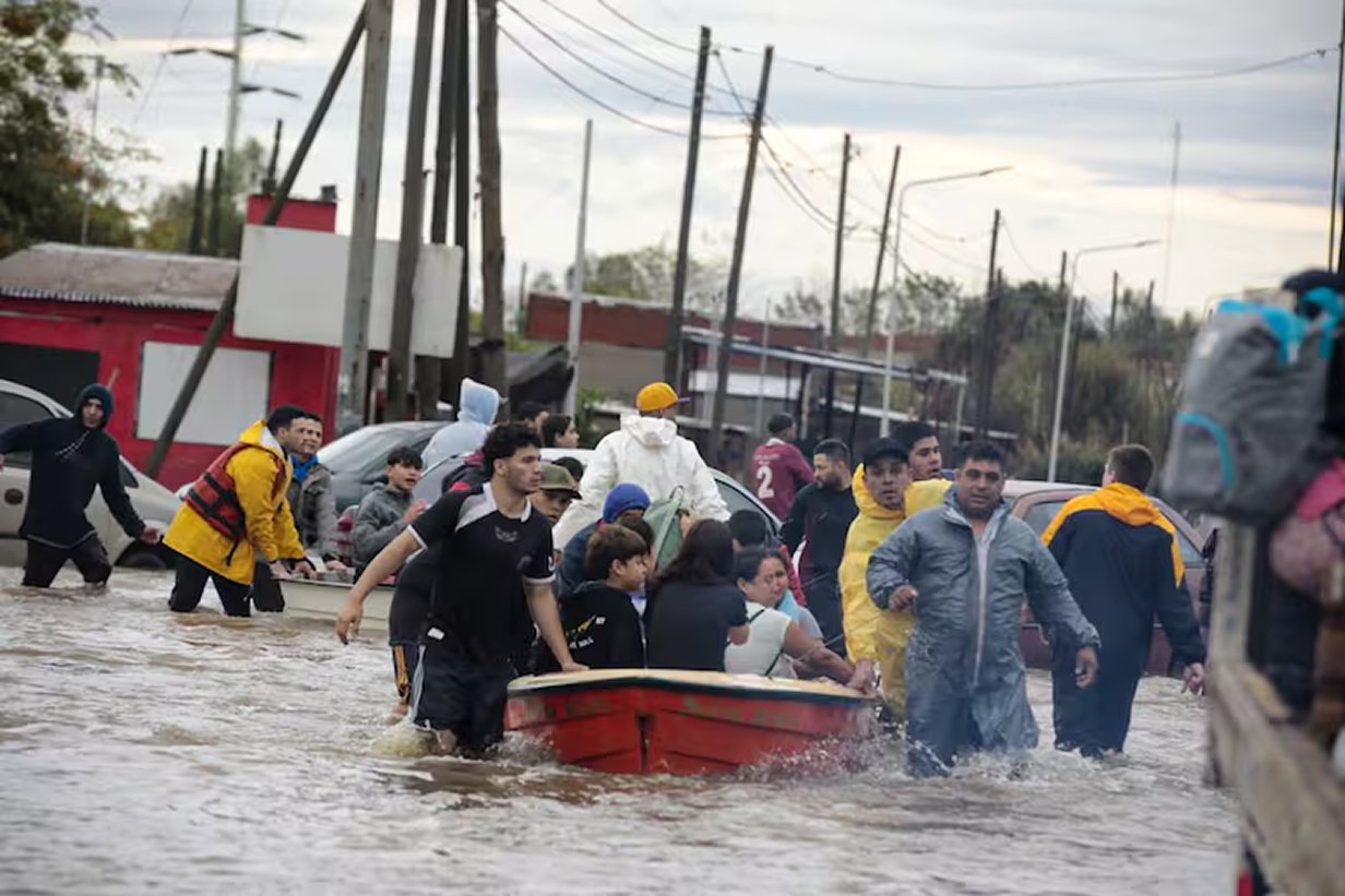Inundaciones en Buenos Aires: hay cerca de 3.200 evacuados y casi 50.000 usuarios sin luz en el AMBA