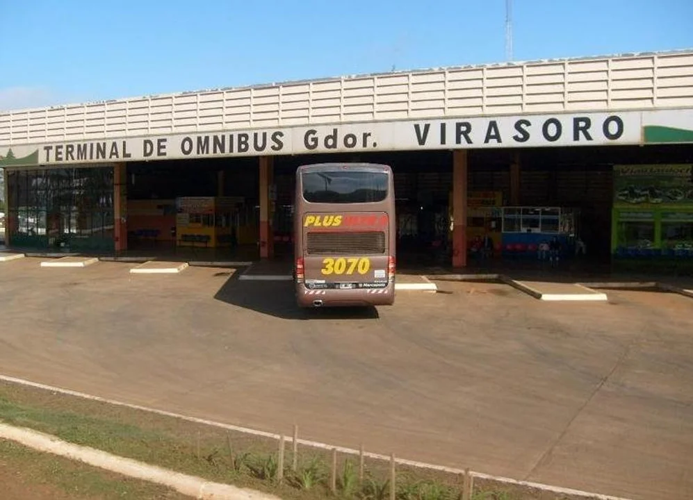 Corrientes: un micro llegó a la terminal y descubrieron que arrastraba un cadáver