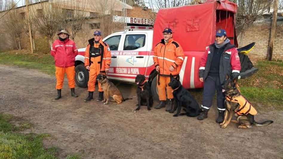 Bomberos pampeanos hallaron el cuerpo de un joven desaparecido en el río Chubut