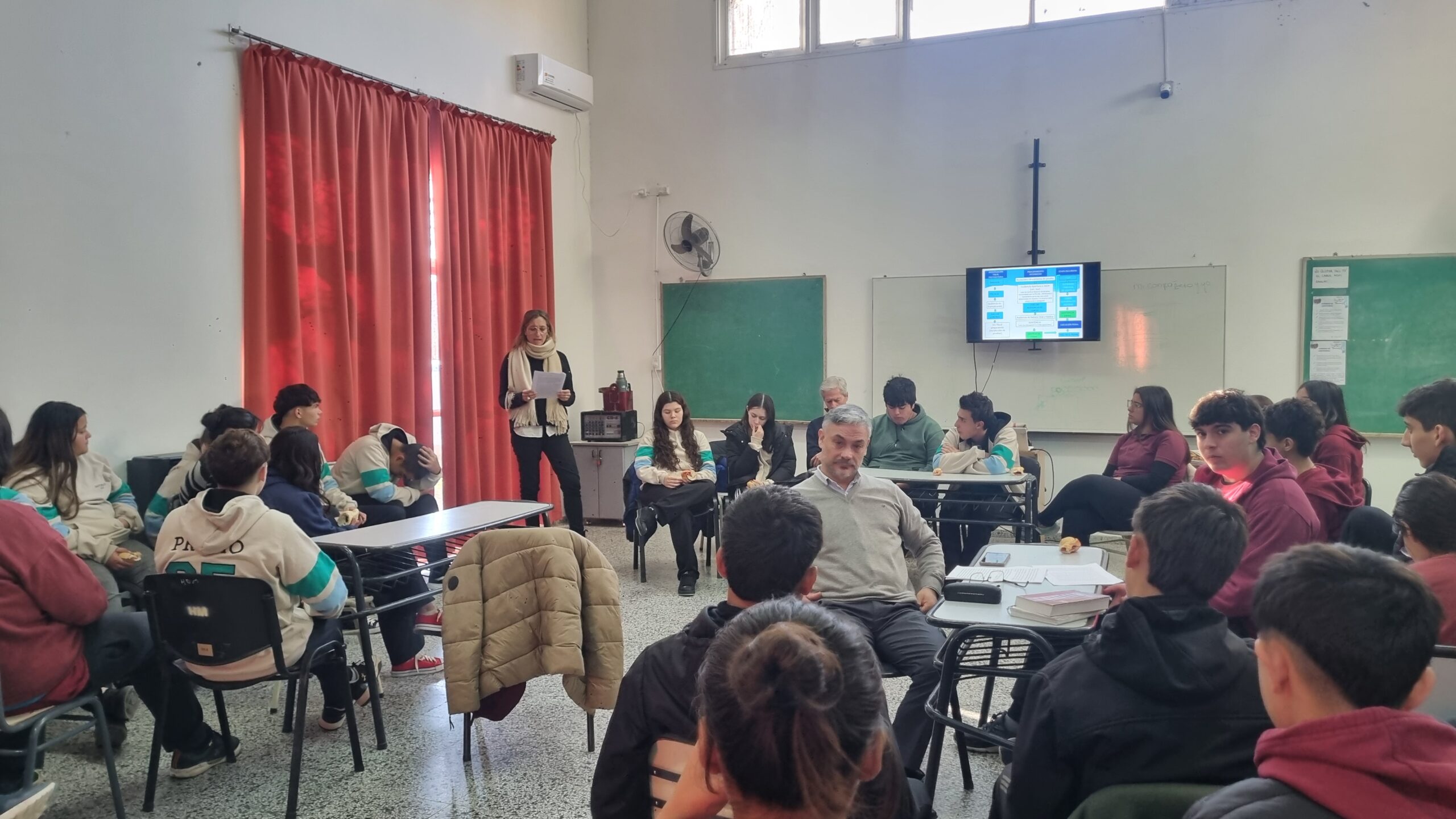 “Educación + Justicia”: funcionarios de General Pico realizaron un simulacro de audiencia en Trenel y brindaron una charla en Pico