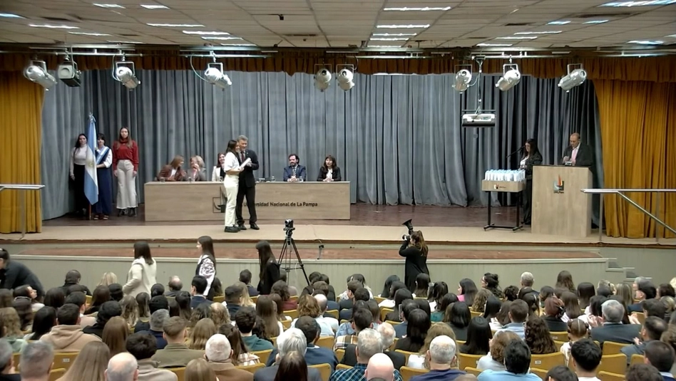 Emotivo acto de colación en la UNLPam: 82 nuevos graduados y un fuerte respaldo a la universidad pública