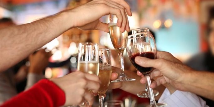 Día del amigo: salidas, asados y regalos con gasto promedio de $32.270