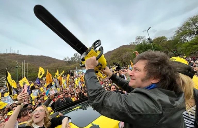 El Gobierno mantuvo el superávit fiscal en febrero mediante recortes en 13 áreas del gasto público