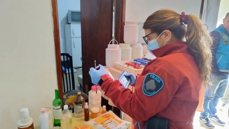 Buenos Aires: cerraron un laboratorio clandestino en Avellaneda que producía 14.000 pastillas de éxtasis