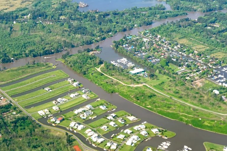 La Justicia allana dos barrios de Nordelta en busca de los dueños de la droguería Suizo Argentina