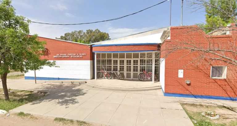 Mendoza: fuertes imágenes en una escuela, la Policía quiso entrar pero una adolescente “atrincherada” les disparó