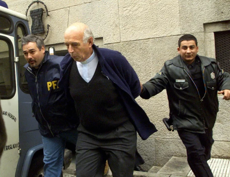 El SPF avaló el pedido de salidas transitorias de Christian Von Wernich, el cura que participó en delitos de lesa humanidad