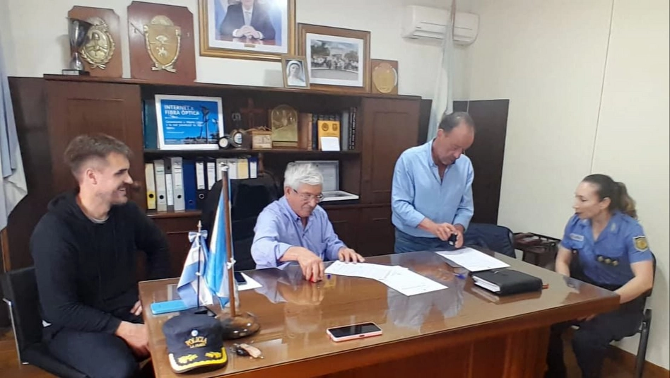 Provincia y el municipio de Hilario Lagos firmaron un convenio para fortalecer la videovigilancia