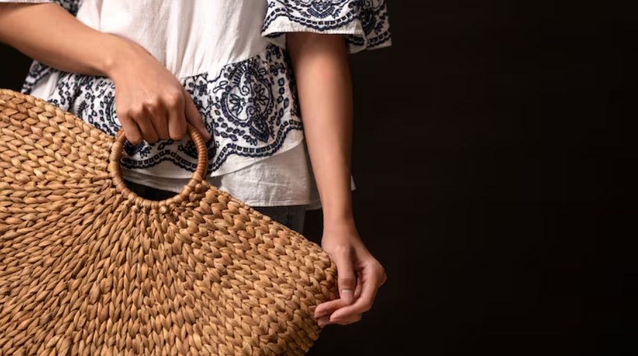 La tote bag cumplió su ciclo: el accesorio que redefine la forma de llevar todo este verano